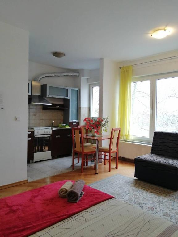 Studio apartman s kuhinjom i blagovaonicom